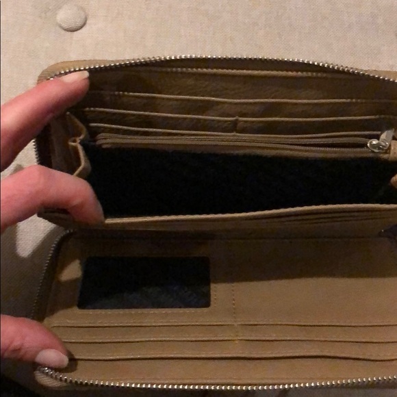 Tan Steve Madden wristlet - Picture 2 of 3
